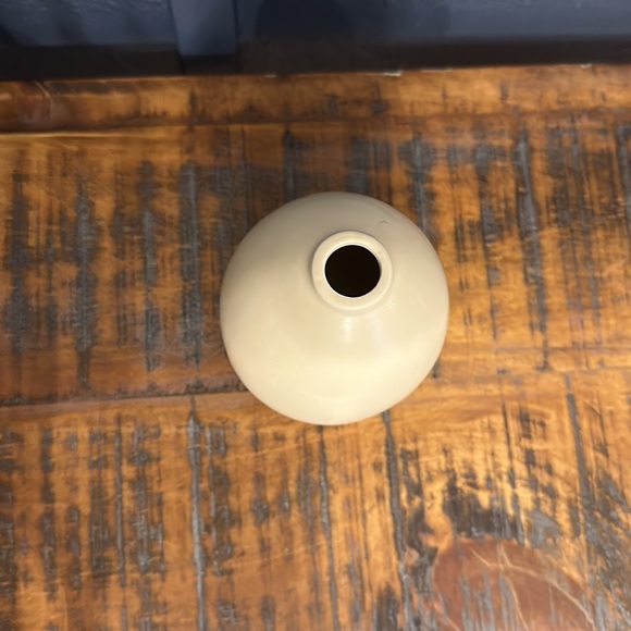 3 Bud Vases - Picture 5 of 8